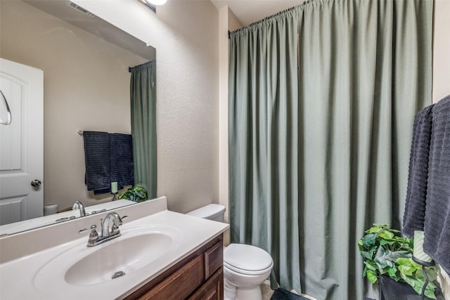 3717 Dutch Iris Ln, Forest Hill, TX 76140 - full bath with toilet, vanity, a textured wall, and a shower with curtain