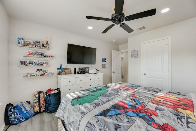 5414 Wild Oak Rd, Balch Springs, TX 75180 - bedroom featuring light wood-style flooring, ceiling fan, and recessed lighting