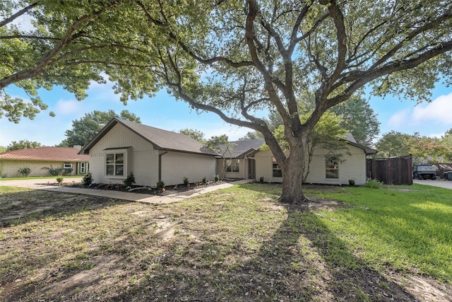 520 Oakcrest Dr, Coppell, TX 75019 - view of front of house featuring a front yard and brick siding