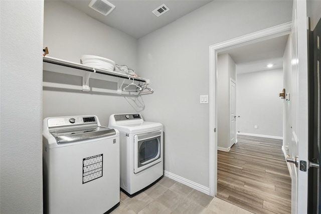 5637 Castle Peak Bnd, Fort Worth, TX 76126 - laundry room featuring independent washer and dryer, baseboards, and light wood-style flooring