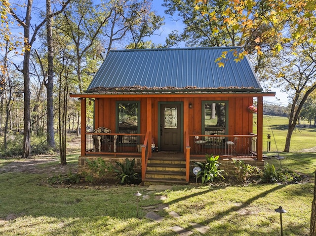 1057 Silver Lake Cir, Mount Pleasant, TX 75455 - view of front of property featuring metal roof, a porch, board and batten siding, and a front yard