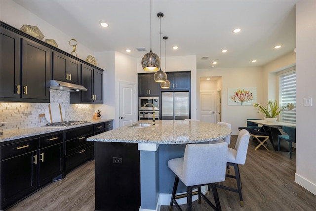 363 Somerville Dr, Mckinney, TX 75071 - kitchen featuring stainless steel appliances, under cabinet range hood, dark wood finished floors, backsplash, and recessed lighting