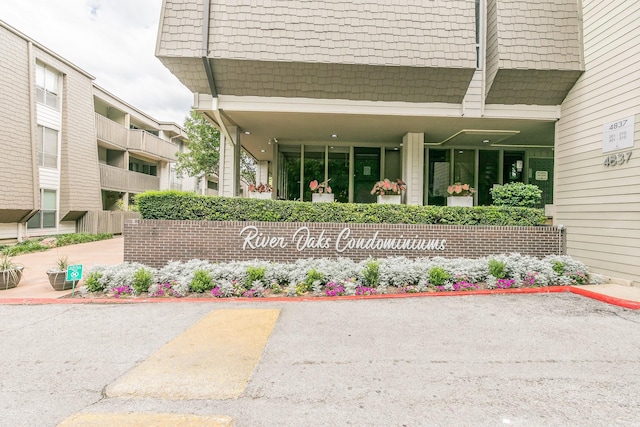 4851 Cedar Springs Rd Unit 175, Dallas, TX 75219 - view of community sign