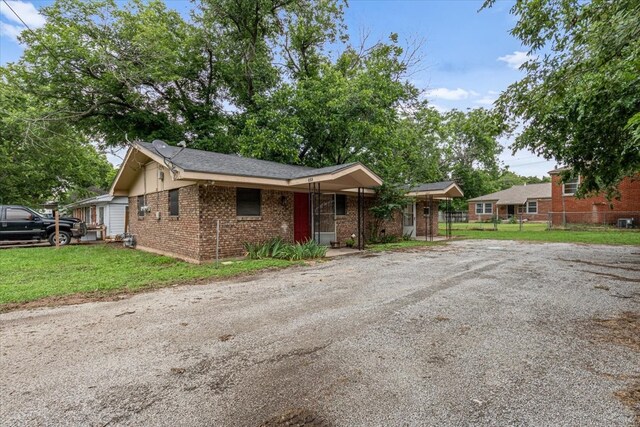 650 Minnie St, Stephenville, TX 76401 - ranch-style house with brick siding