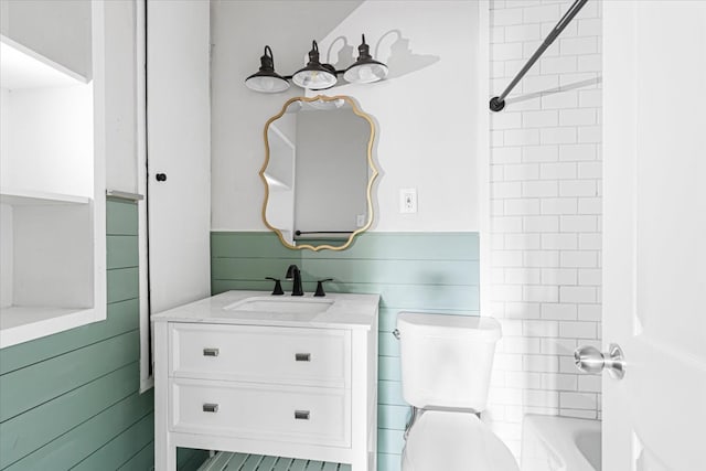 650 Minnie St, Stephenville, TX 76401 - bathroom with vanity, toilet, and tub / shower combination