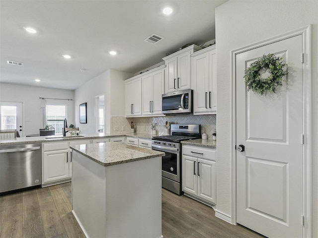 505 Maverick St, Anna, TX 75409 - kitchen with appliances with stainless steel finishes, a sink, wood finished floors, white cabinetry, and recessed lighting