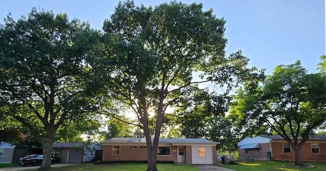 3205 Karla Dr, Mesquite, TX 75150 - ranch-style home featuring a front yard, brick siding, and driveway