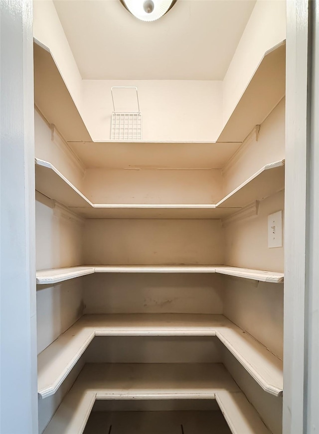 107 Summit Dr, Bossier City, LA 71111 - view of pantry