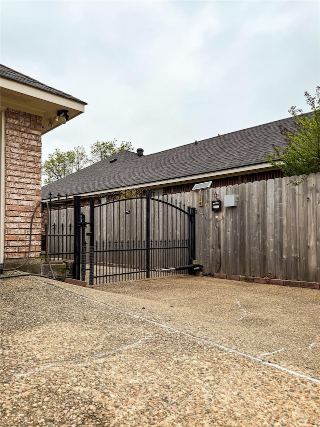 107 Summit Dr, Bossier City, LA 71111 - view of yard featuring a gate