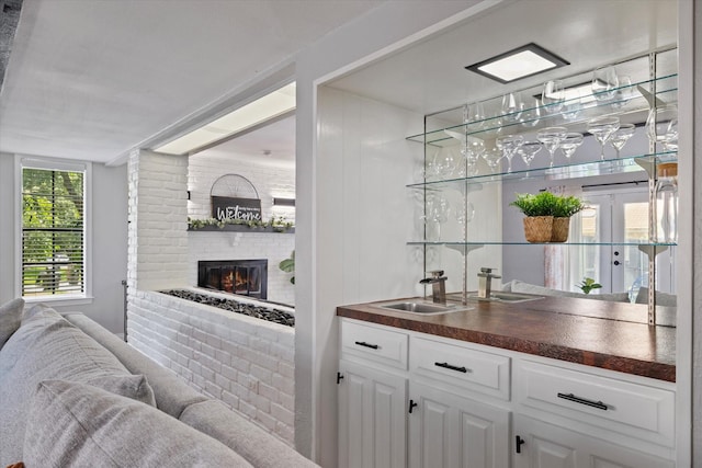 7204 Kingswood Dr, Fort Worth, TX 76133 - indoor wet bar featuring a fireplace