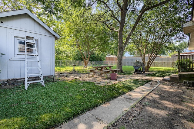 2530 Robin Ln, Garland, TX 75041 - fenced backyard with an outdoor structure