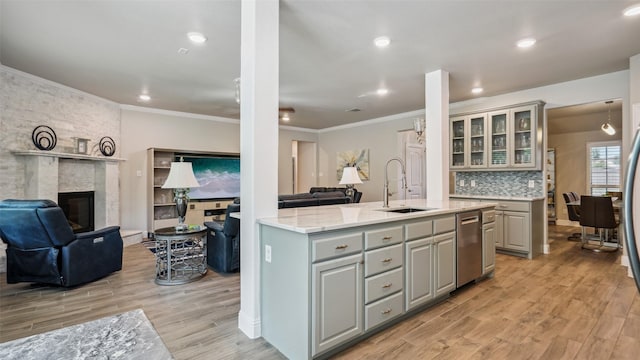 1530 Petaluma Dr, Rockwall, TX 75087 - kitchen with open floor plan, gray cabinets, a sink, light wood-style floors, and crown molding