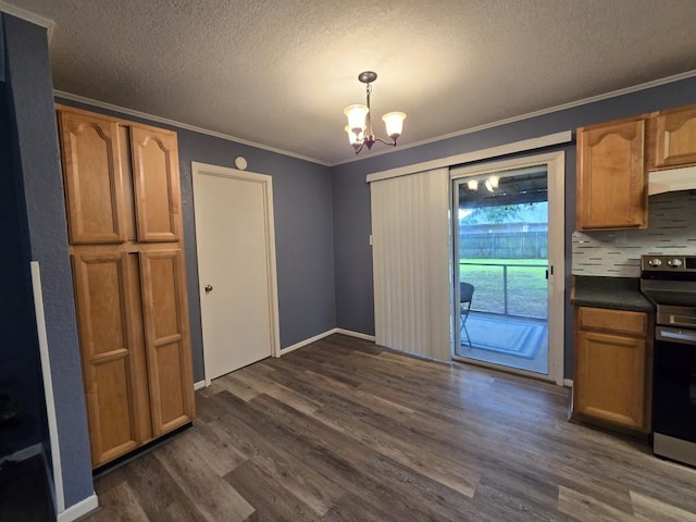 106 Mcanally Dr, Mabank, TX 75147 - unfurnished dining area featuring a chandelier, a textured ceiling, dark wood finished floors, crown molding, and baseboards