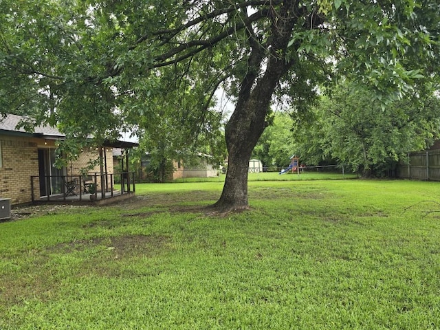106 Mcanally Dr, Mabank, TX 75147 - view of yard with a playground
