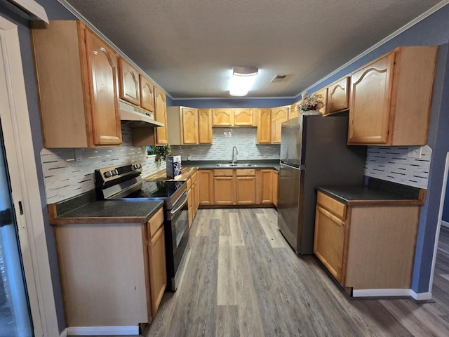 106 Mcanally Dr, Mabank, TX 75147 - kitchen with range with electric cooktop, light wood-style flooring, dark countertops, ornamental molding, and a textured ceiling