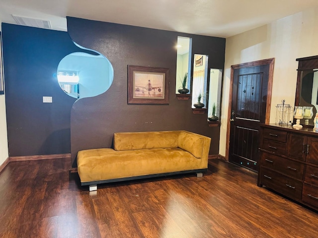 640 Countess Rd, Quinlan, TX 75474 - living area featuring wood finished floors and baseboards