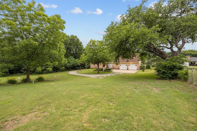 410 S Walnut Grove Rd, Midlothian, TX 76065 - view of grassy yard featuring a garage