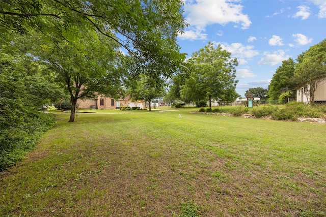 410 S Walnut Grove Rd, Midlothian, TX 76065 - view of grassy yard
