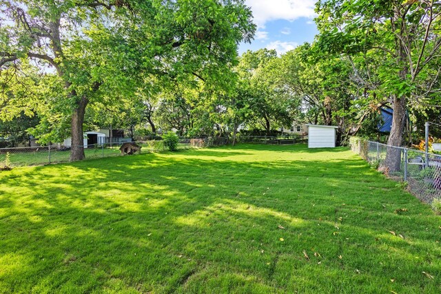 1005 W Bullock St, Denison, TX 75020 - view of yard featuring view of wooded area