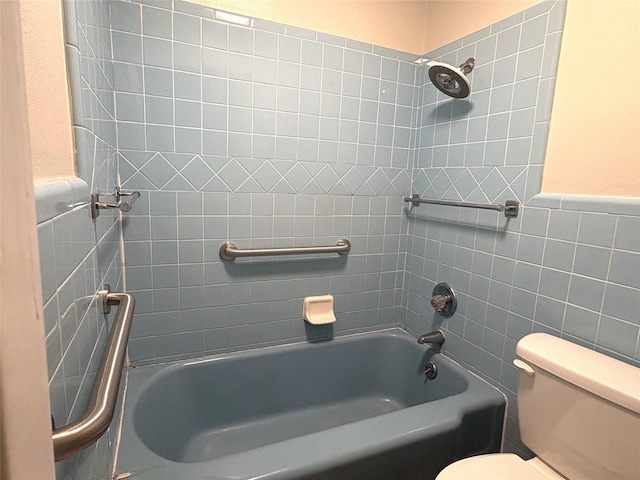 104 W Cayuga Dr, Athens, TX 75751 - full bath featuring shower / tub combination and tile walls