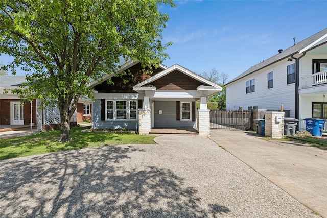 318 S Montreal Ave, Dallas, TX 75208 - craftsman inspired home featuring driveway and a porch