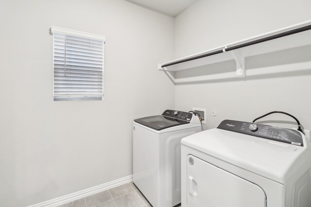 901 Lily Ln, Lavon, TX 75166 - laundry room featuring separate washer and dryer and baseboards