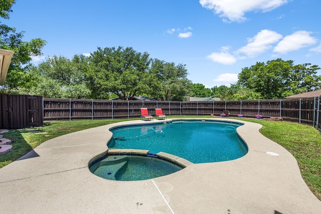3213 Kingsbridge Dr, Plano, TX 75075 - view of swimming pool featuring a fenced backyard, a pool with connected hot tub, and a patio