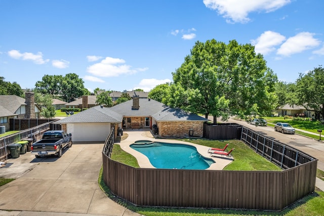 3213 Kingsbridge Dr, Plano, TX 75075 - view of swimming pool featuring a pool with connected hot tub