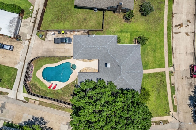 3213 Kingsbridge Dr, Plano, TX 75075 - bird's eye view of a pool area