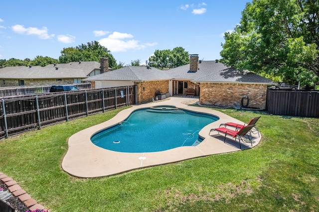 3213 Kingsbridge Dr, Plano, TX 75075 - view of swimming pool featuring a patio area and a pool with connected hot tub