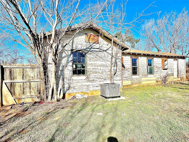 2641 Old Anson Rd, Abilene, TX 79603 - view of side of home featuring cooling unit