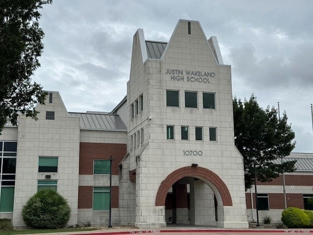 4258 Sechrist Dr, Frisco, TX 75034 - view of building exterior