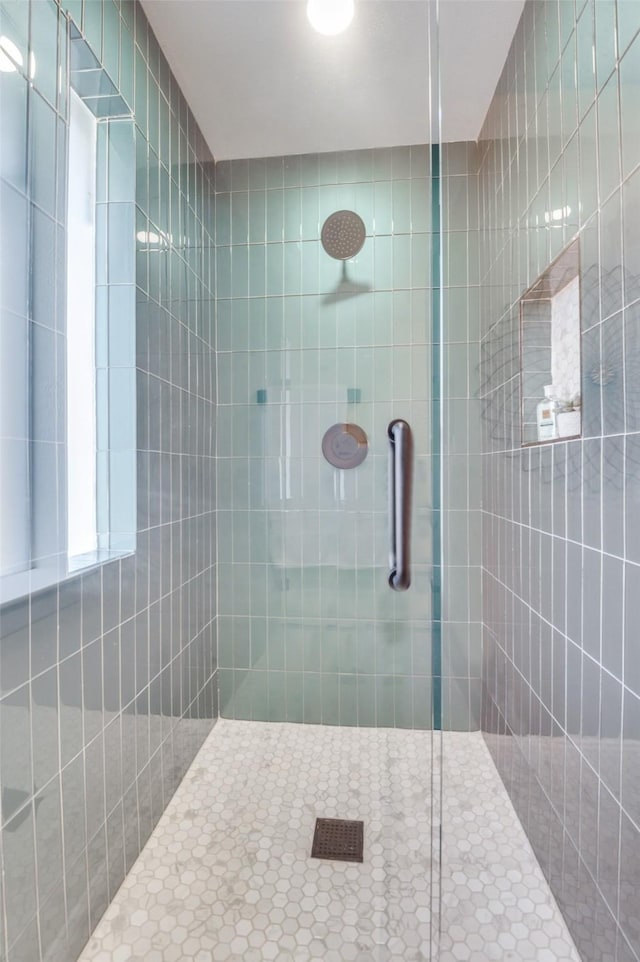 2028 Casa Loma Ct, Grapevine, TX 76051 - bathroom featuring tiled shower