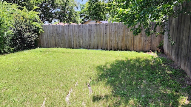 1718 Gentle Wind Dr, Arlington, TX 76018 - view of fenced backyard
