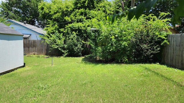 1718 Gentle Wind Dr, Arlington, TX 76018 - view of fenced backyard