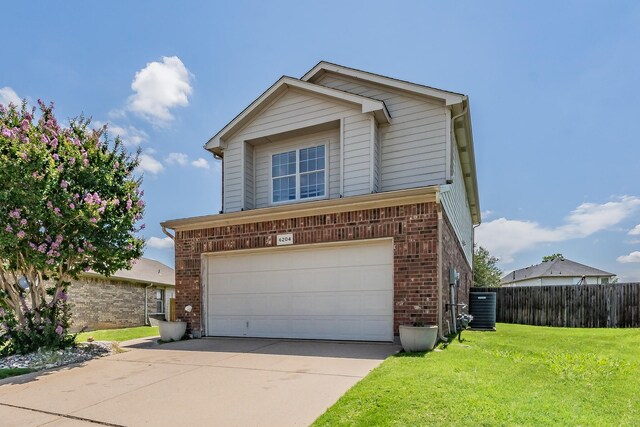 6204 Geneva Ln, Fort Worth, TX 76131 - view of swimming pool featuring a fenced backyard