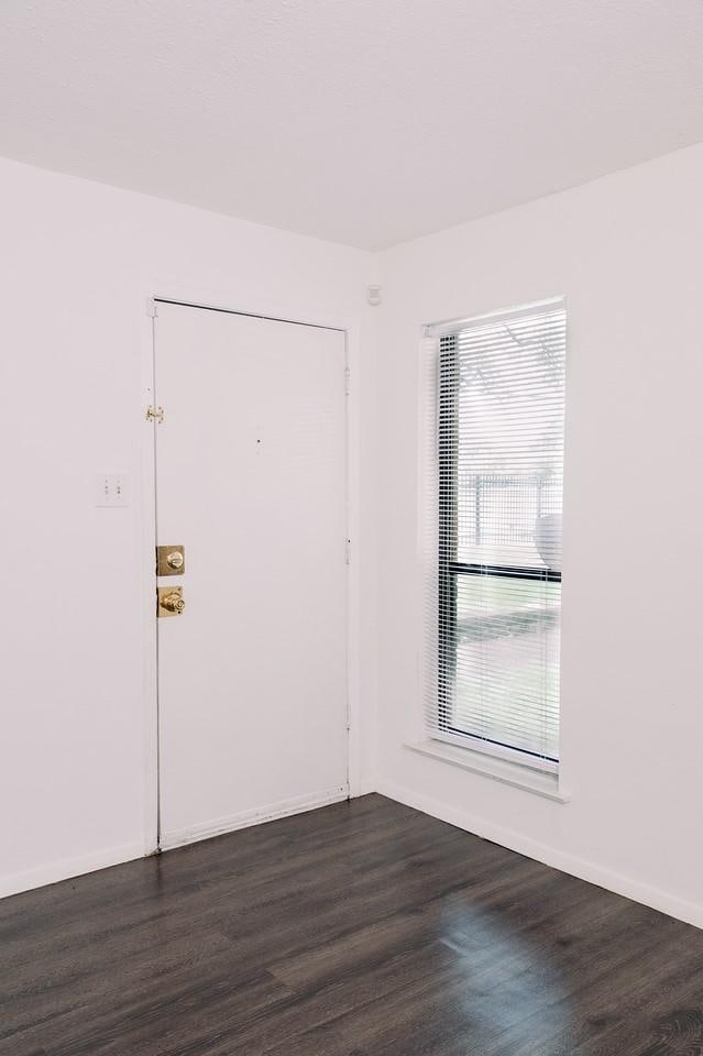 6646 E Lovers Ln Unit 301, Dallas, TX 75214 - unfurnished room with dark wood-style flooring and baseboards