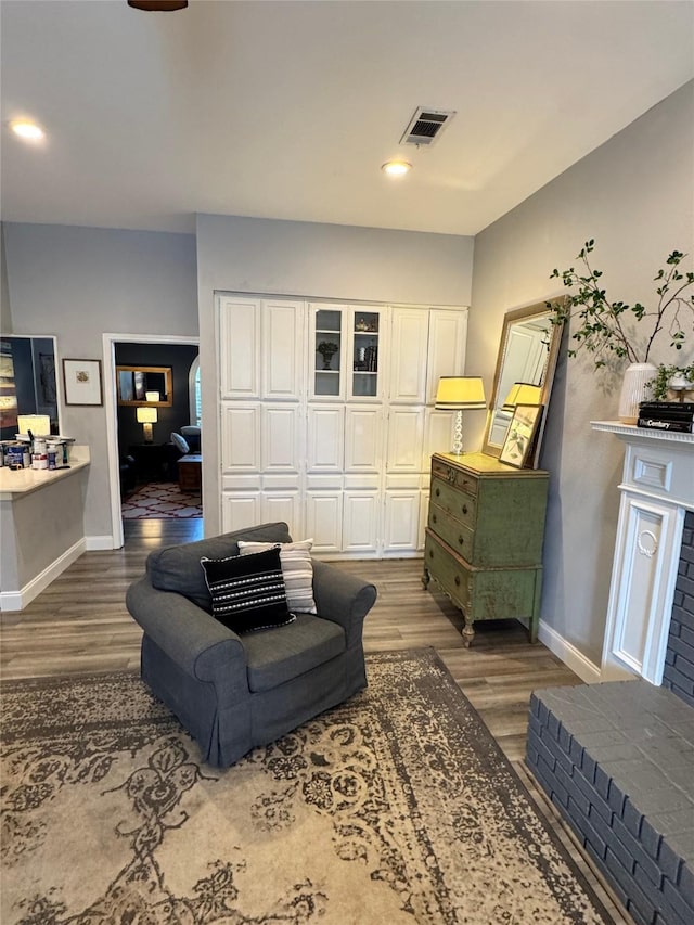 3904 Davis Cir, Plano, TX 75023 - living area with wood finished floors and baseboards