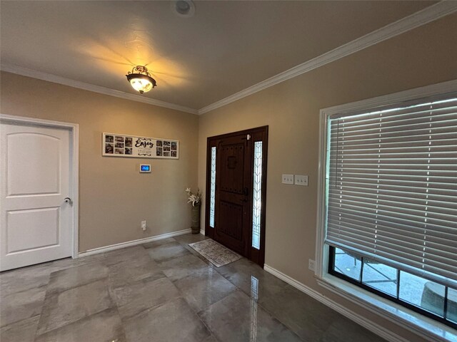 3307 Shawnee Trl, Lake Worth, TX 76135 - foyer entrance featuring crown molding and baseboards