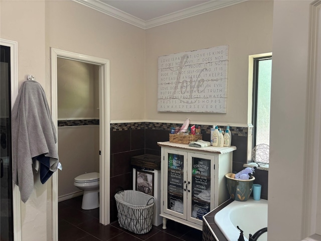 3307 Shawnee Trl, Lake Worth, TX 76135 - bathroom with toilet, tile walls, ornamental molding, a tub, and tile patterned floors