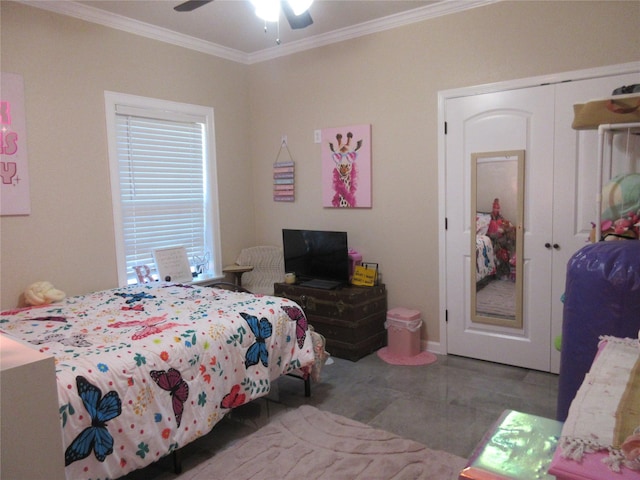 3307 Shawnee Trl, Lake Worth, TX 76135 - bedroom with ornamental molding, a closet, and a ceiling fan