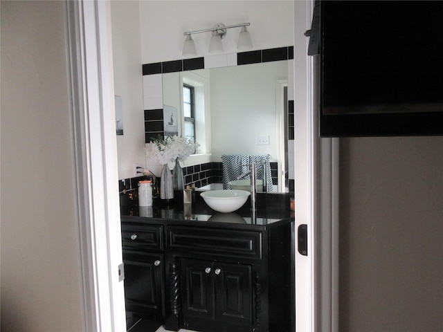 3307 Shawnee Trl, Lake Worth, TX 76135 - bathroom with vanity