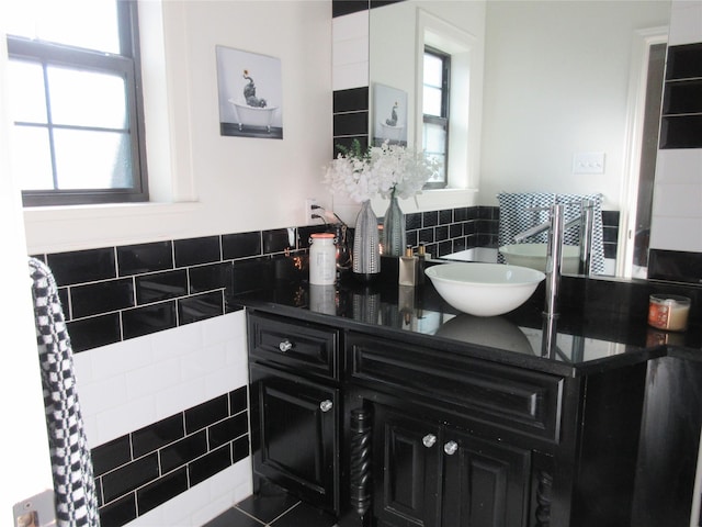 3307 Shawnee Trl, Lake Worth, TX 76135 - bathroom featuring vanity and tasteful backsplash