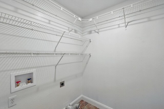 3217 Redwood St, Bedford, TX 76021 - empty room with a ceiling fan and baseboards