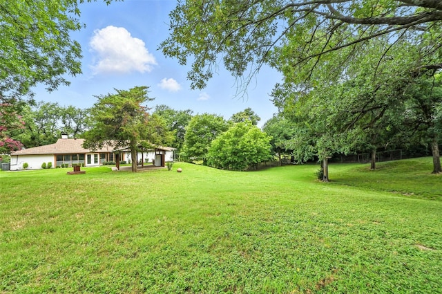 1700 N Preston St, Ennis, TX 75119 - view of green lawn