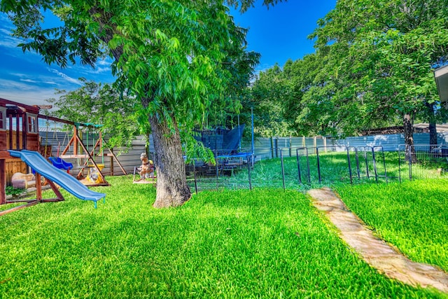 517 Pleasant Oaks Dr, Dallas, TX 75217 - view of yard with a playground