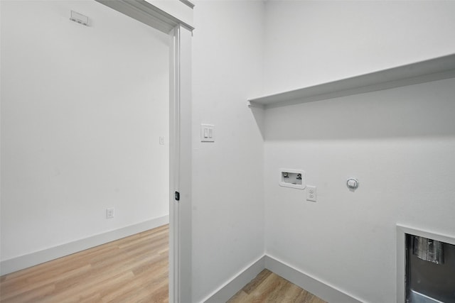 5334 Blackmore Ave, Fort Worth, TX 76107 - laundry area featuring light wood-style flooring, hookup for a gas dryer, washer hookup, and baseboards