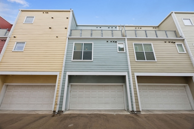 4121 Mckinney Ave Unit 21, Dallas, TX 75204 - rear view of house with a garage