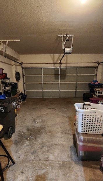1005 W Bluff St, Fort Worth, TX 76102 - garage with a garage door opener