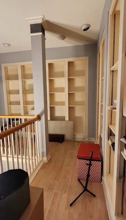 1005 W Bluff St, Fort Worth, TX 76102 - unfurnished room with light wood-type flooring and built in shelves